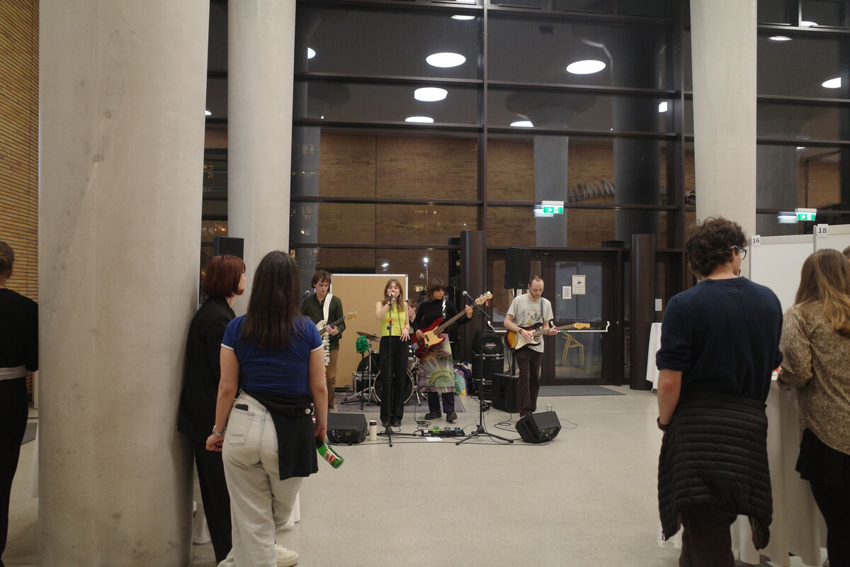 Strand ohne Palme performing live at the VDSEE Art and Science after-event